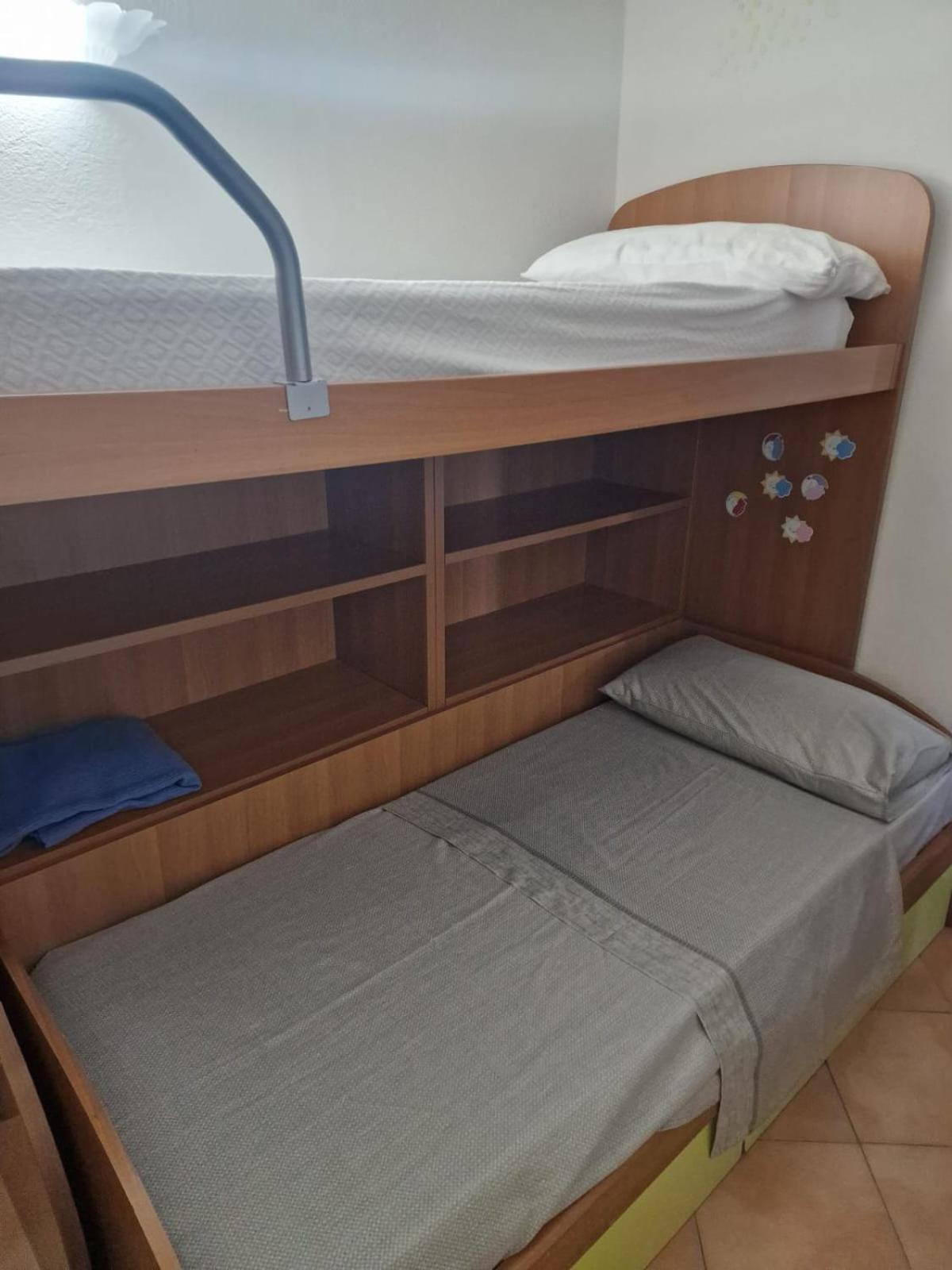 מרינלה Appartamento Cala Reale, Piano Terra מראה חיצוני תמונה